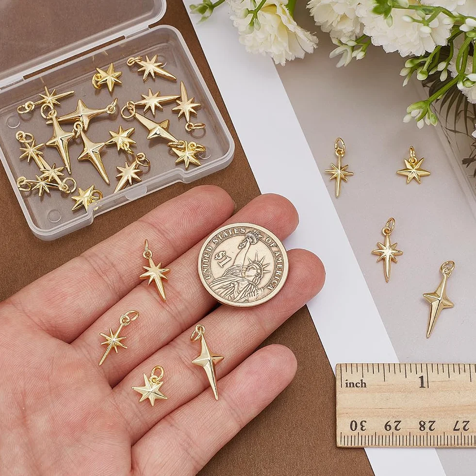 24 colgantes de estrella de latón chapado en oro de 18 quilates, diseño de estrella del norte, 4 estilos, con anillo curvado para la fabricación de joyas, manualidades