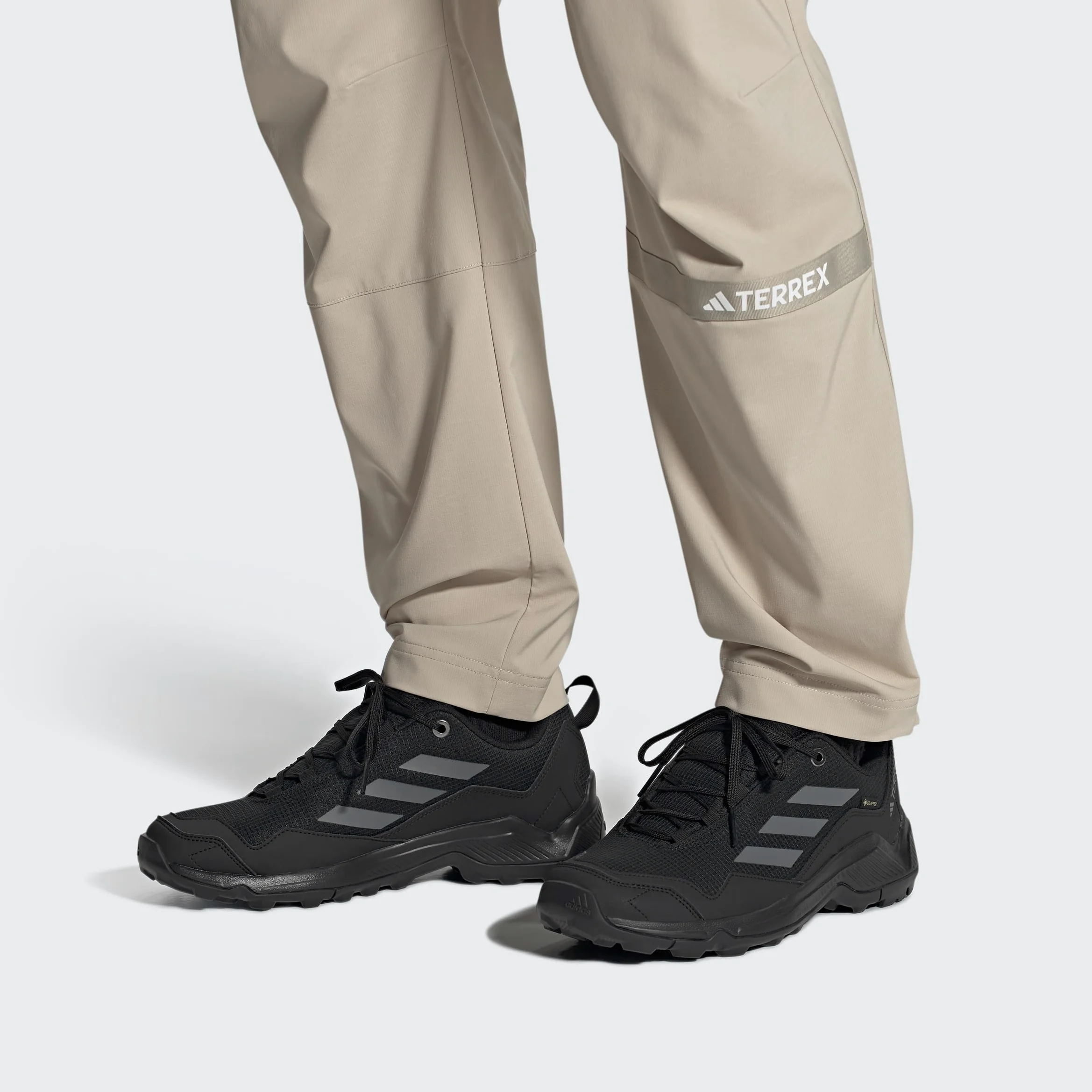 adidas Hombre Terrex Eastrail GORE-TEX Hiking Shoes, Core Black / Grey Four / Core Black, 42 EU
