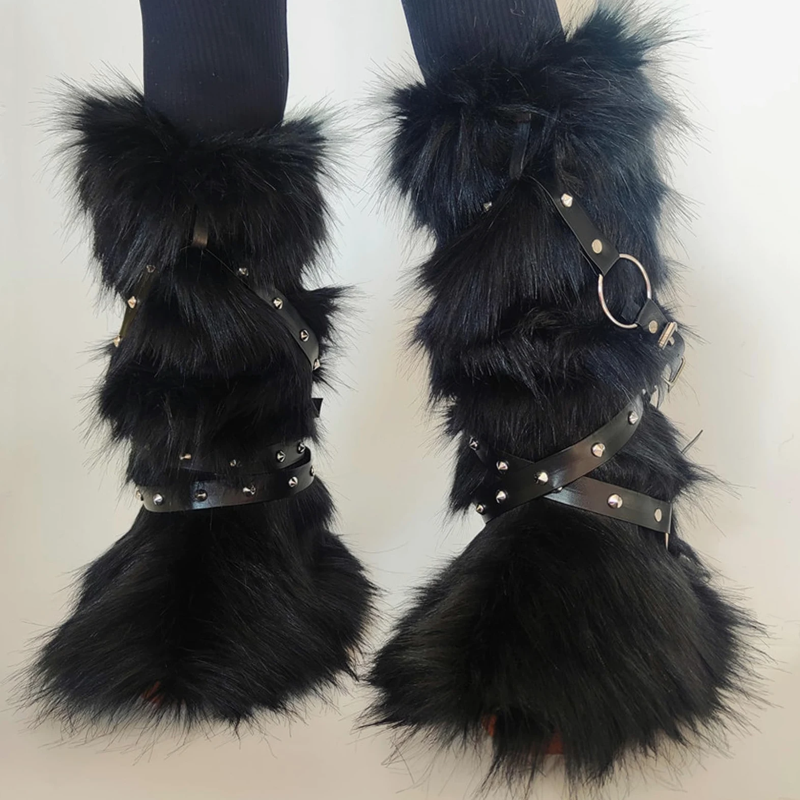 Calentadores de piernas de piel sintética para mujer, remache punk, arnés de piernas, mullido, fundas de botas de nieve, calcetines para fiestas e informales