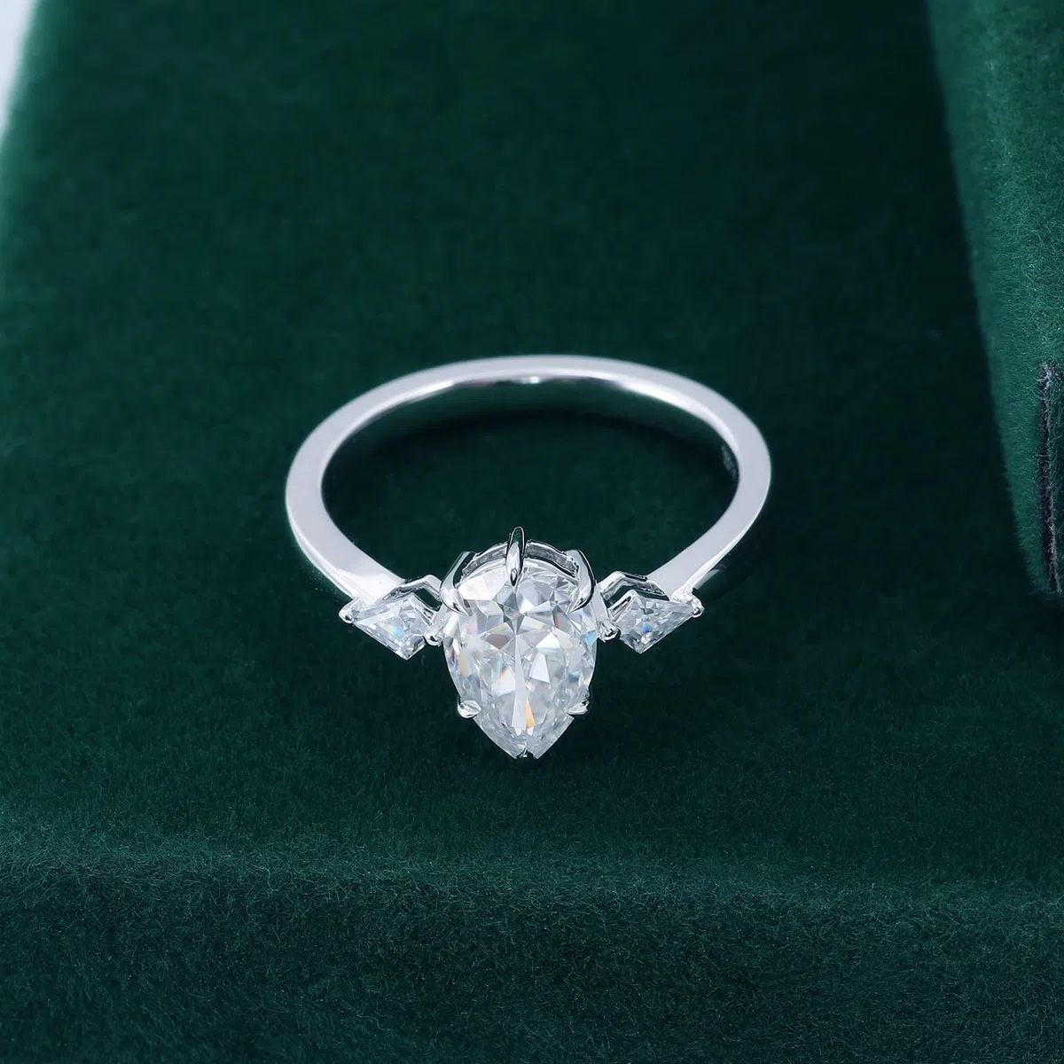 Anillo de oro para mujer de 18 quilates, anillos de boda grabados en forma de gota, anillos de compromiso, anillos de compromiso de oro blanco 750 con moissanite de 1,5 ct D Color VVS1 para