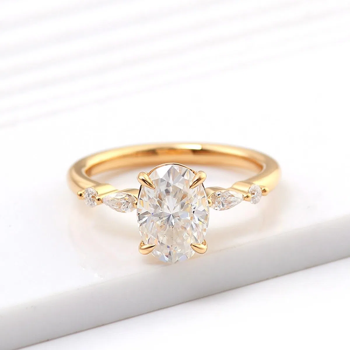 Anillo vintage para mujer, delicado con 4 garras, moissanita ovalada de oro amarillo, regalo de aniversario de boda