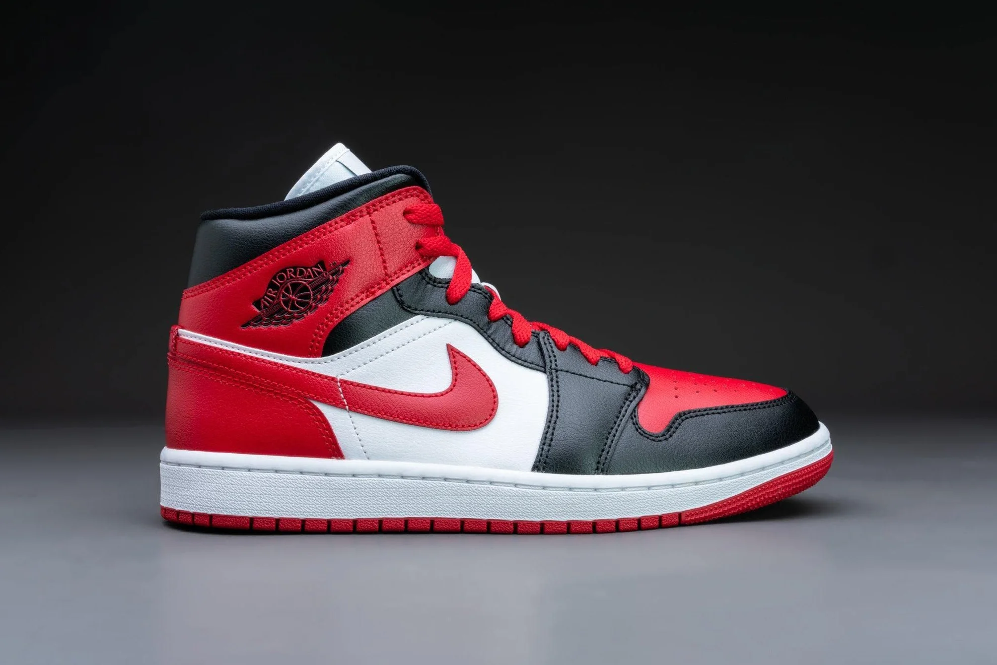 Air Jordan 1 Mid Bred Toe W BQ6472-079 Size 40