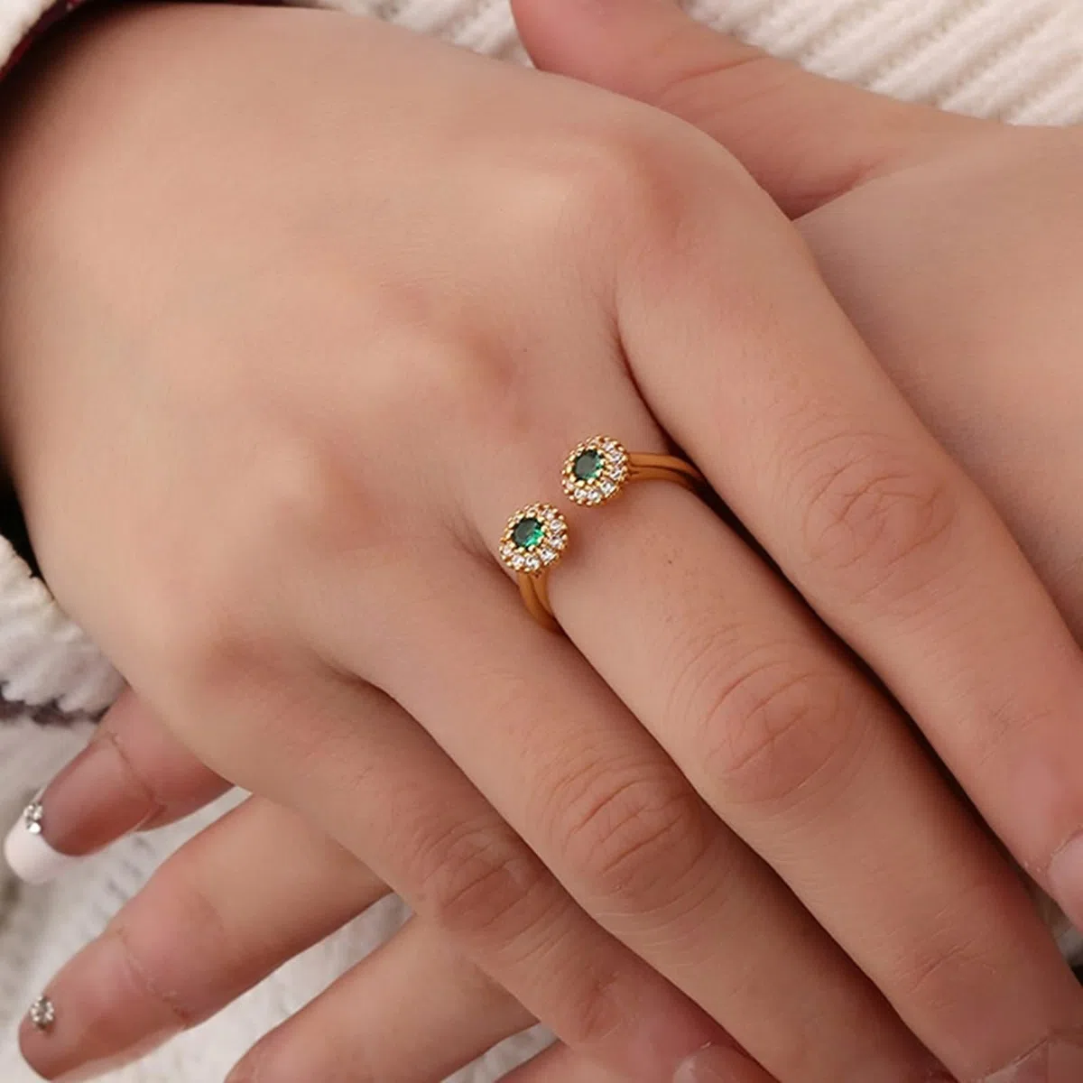 Delicado anillo para mujer, anillo de boda abierto, anillo de flores, ajustable con verde de corte redondo en laboratorio, esmeralda, oro amarillo
