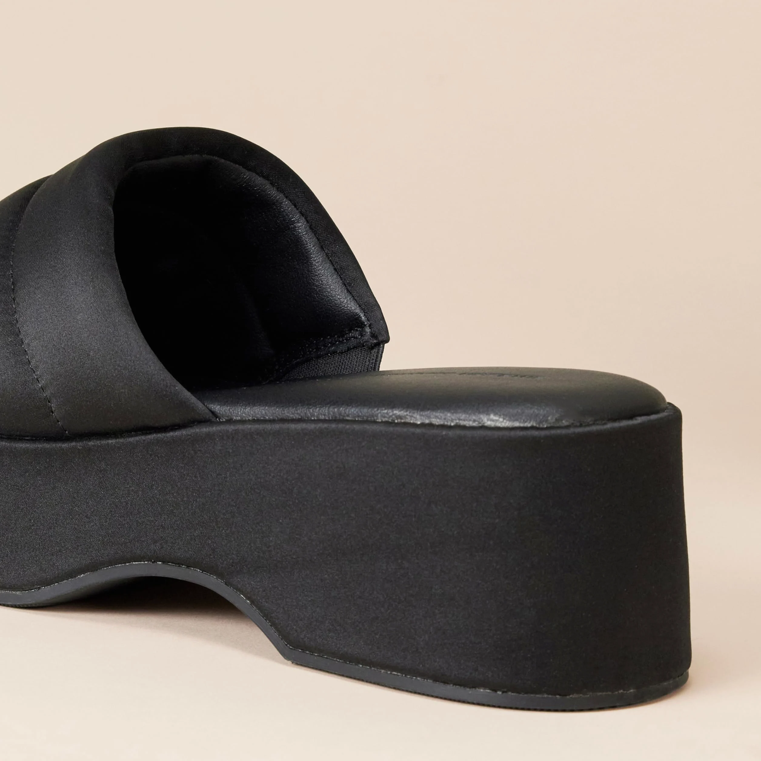 Amazon Essentials Mujer Sandalia sin Cordones con Plataforma