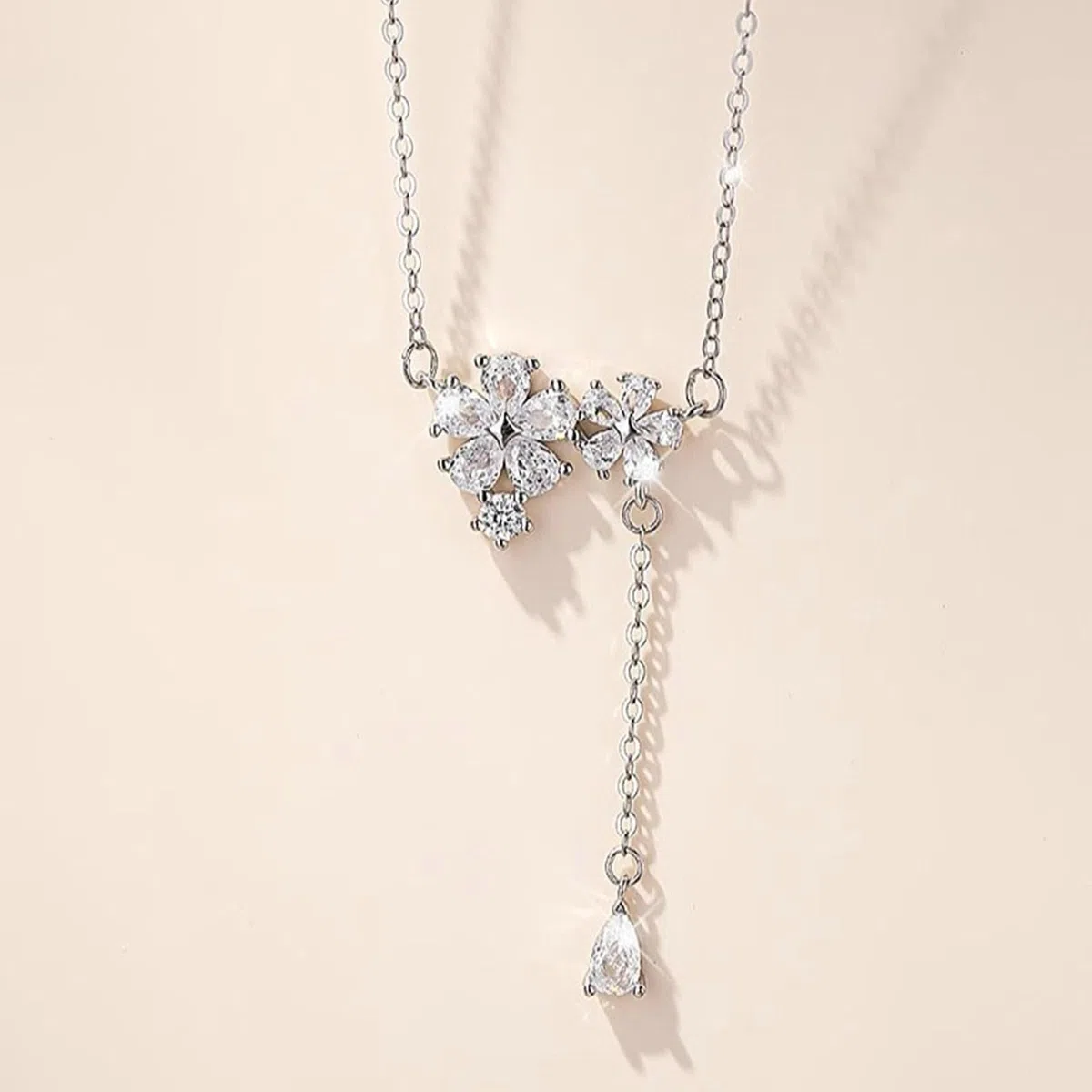 Collar de oro blanco 375 585 750 para mujer de 9 quilates, 14 quilates, 18 quilates, colgante de flores con moissanita, cadena de oro blanco de 45 cm para novia de boda