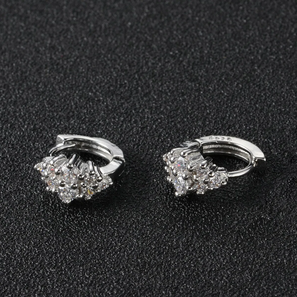 Pendientes de oro blanco de 18 quilates para mujer, elegantes aretes de aro de moissanita de plata para mujer
