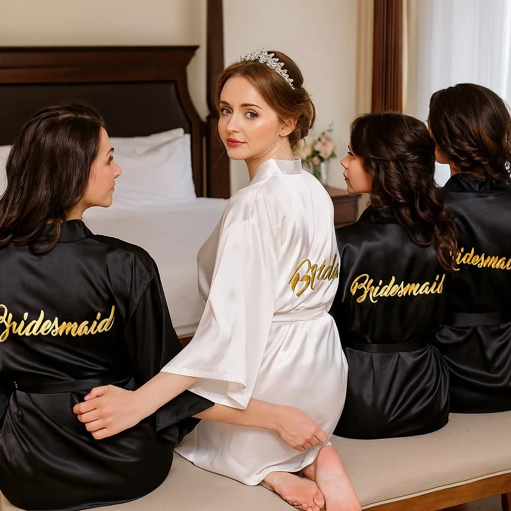 LYCN Albornoz de Novia de 6 Piezas para Mujer, Albornoz de Satén con Bordado Dorado para Novia y Dama de Honor, Regalo para Despedida de Soltera, Pijama para Fiesta en la Piscina (5 Blanco 1 Negro)