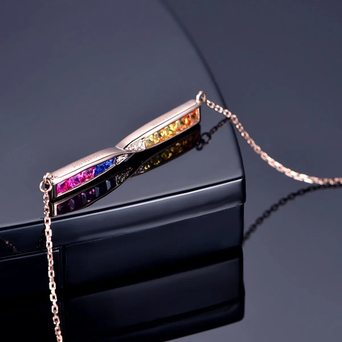 Collar de cadena de oro rosa para mujer, collar de piedra natal para niñas, lazo arcoíris con zafiro de 1,02 quilates, regalo cristiano de cumpleaños para mujer, Oro rosa de 18 quilates, Rubí Blue