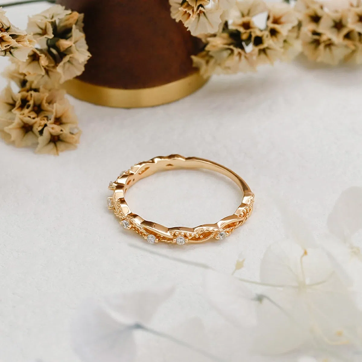 Anillo delgado apilable de oro de 9 quilates, 14 quilates y 18 quilates para mujer, delicado anillo de diamantes entrelazados de oro real