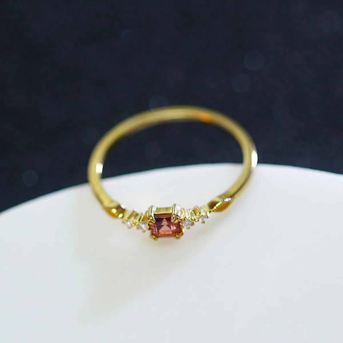 Anillo de compromiso de oro amarillo 9 K/14 K/18 K con rectángulo rojo Lab Rubí fino