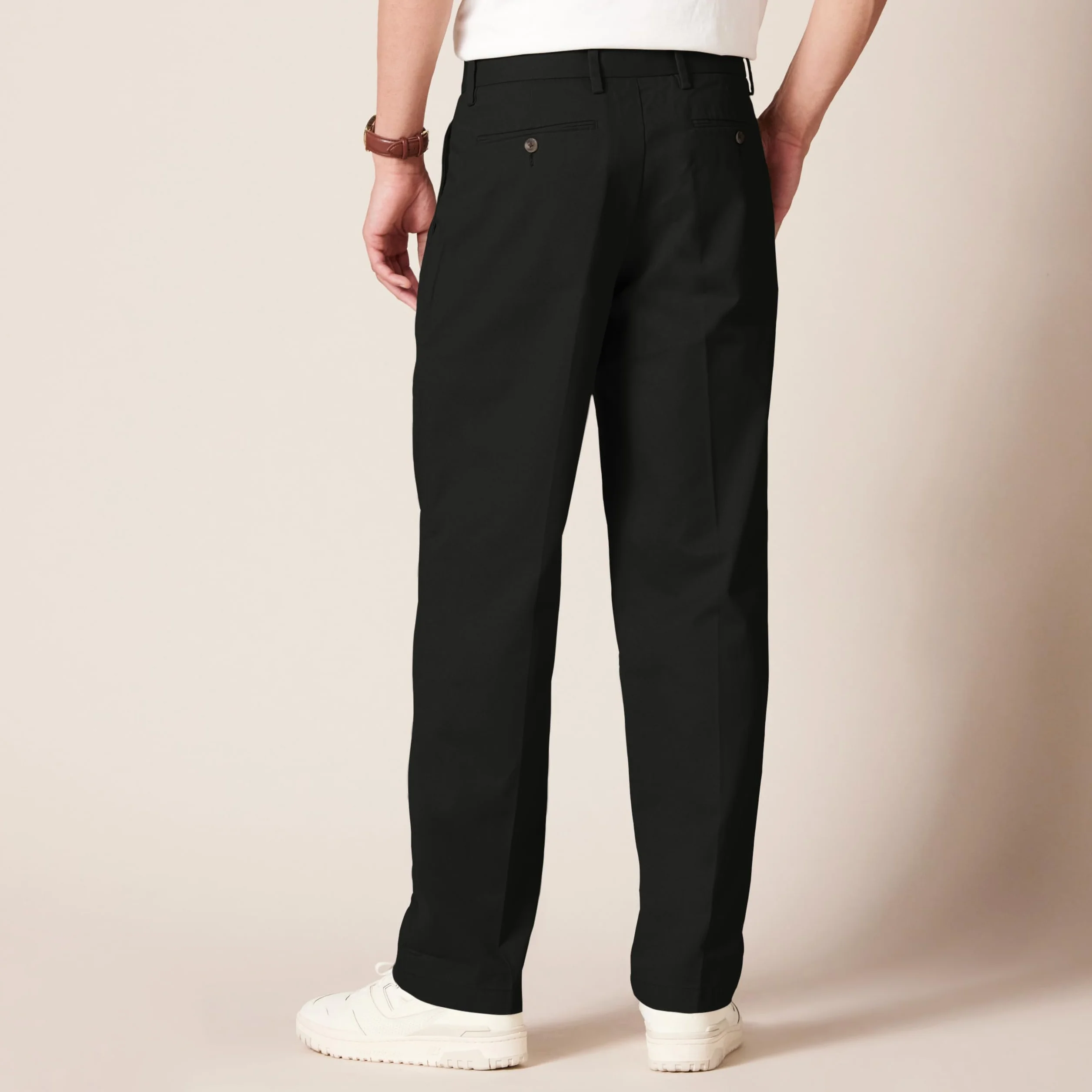 Amazon Essentials Pantalones de Estilo Chino, Plisados, ​​de Corte Clásico y Resistentes a las Arrugas (Disponibles en Tallas Grandes) Hombre