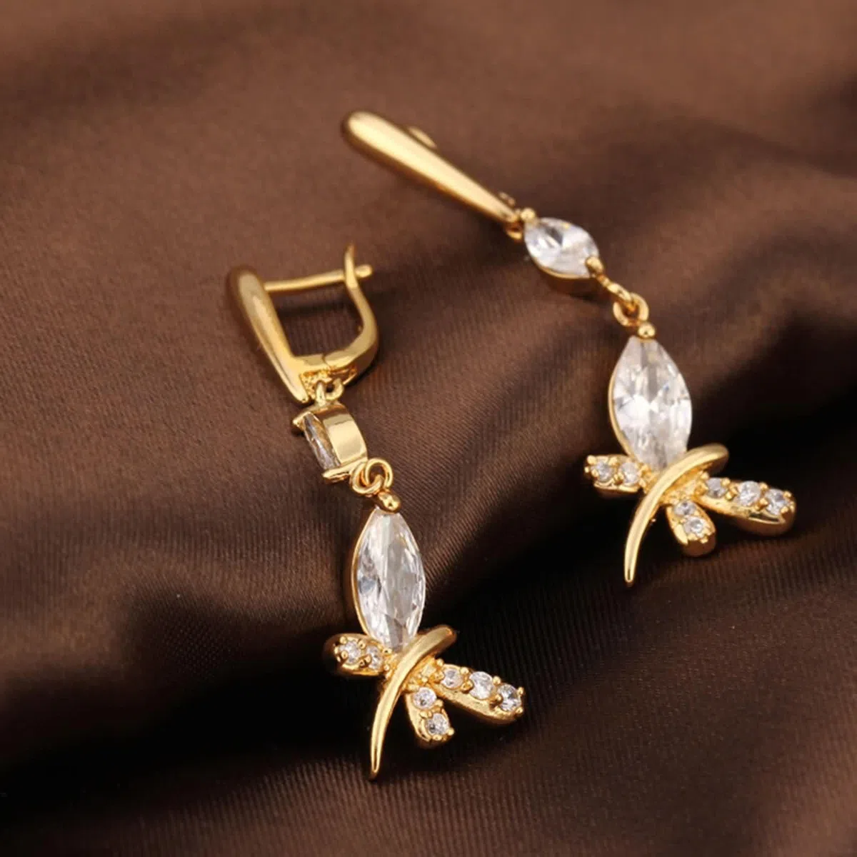 KnSam Pendientes de oro blanco 750 de 18 quilates para mujer, diseño de libélula con moissanita, talla marquesa, pendientes de oro Au750, sin níquel, plata