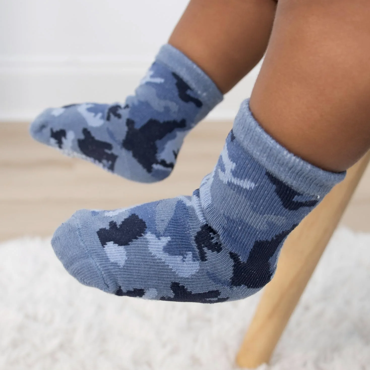 The Peanutshell Calcetines orgánicos para bebés de 3 a 12, 12 a 24 meses, agarre antideslizante, 100 % algodón, color azul, gris, Multicolor, 0-3 Months