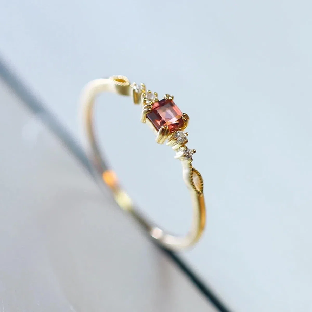 Anillo de compromiso de oro amarillo 9 K/14 K/18 K con rectángulo rojo Lab Rubí fino