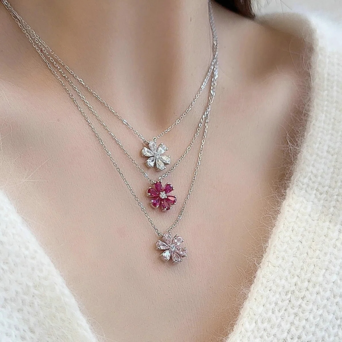 Collar de oro blanco 585 para mujer, cadena de 45 cm, colgante de flor con forma de pera, rubí de zafiro rosa y diamante, joyería de oro blanco de 14 quilates para ella