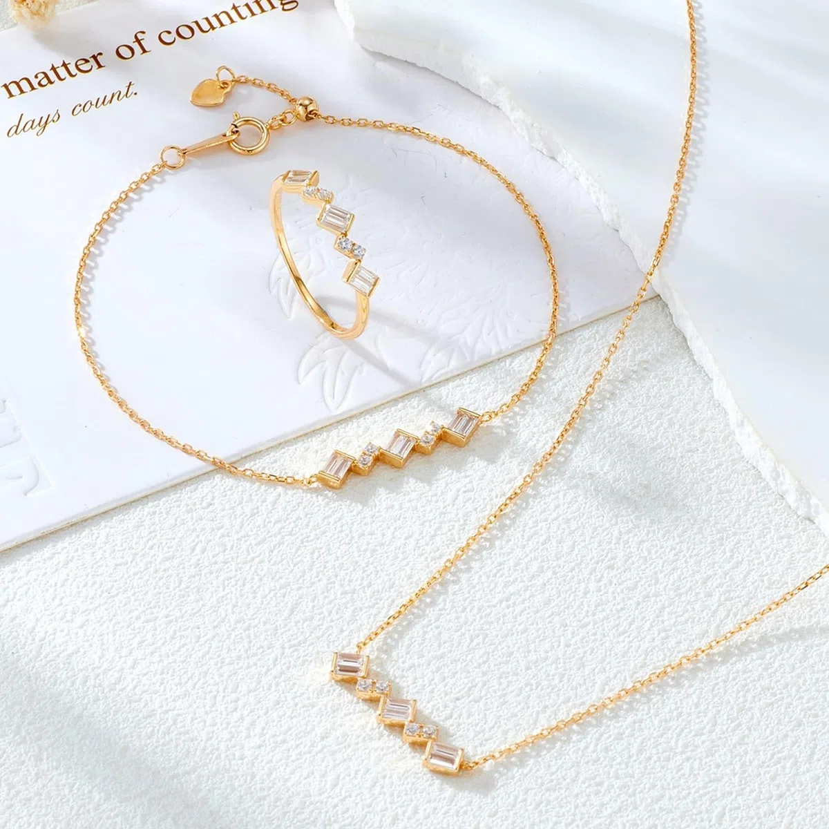 Anillo de compromiso de oro auténtico de 9 K/14 K/18 K con moissanita baguette, forma clásica
