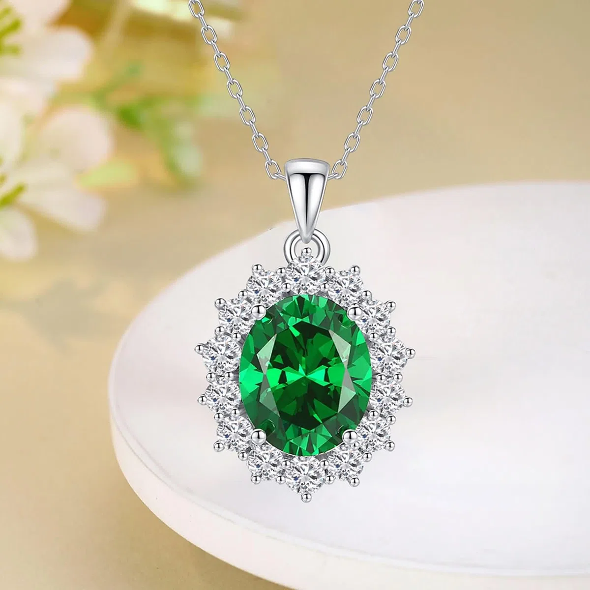 Collar con colgante de oro blanco de 9K/14K/18K para mujer, 4 puntas ovaladas con esmeralda y moissanita creada de 5 quilates, collar de compromiso, color verde plateado