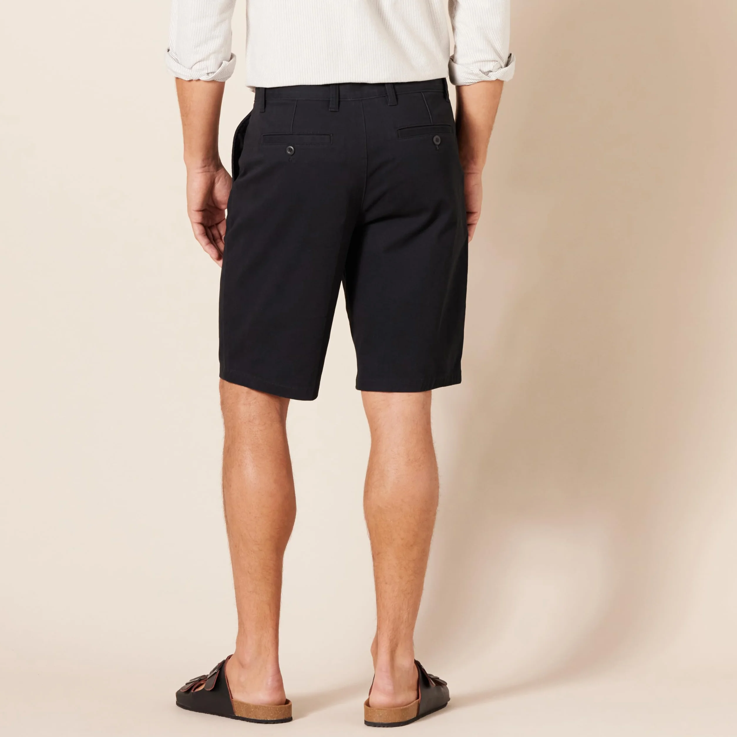 Amazon Essentials Pantalones Cortos Chinos Elásticos y Cómodos con Frente Plano y Corte Ajustado de 28cm Hombre
