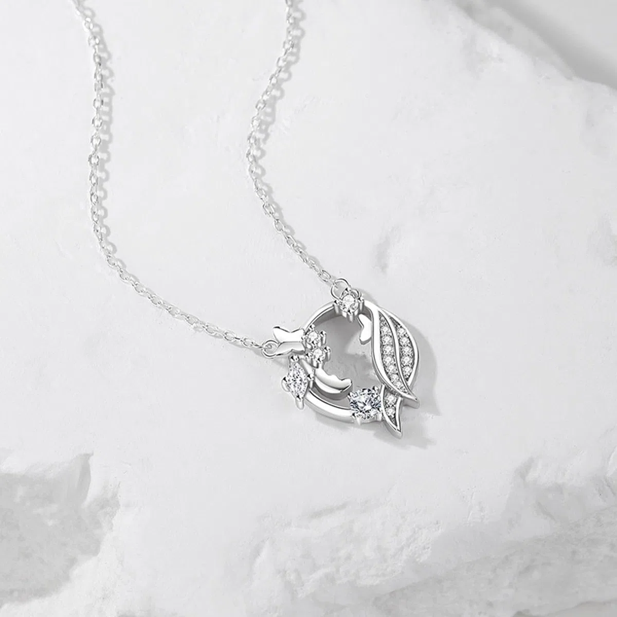 Collar de mariposa dorado con moissanita para mujer, collar de oro simple con colgante de mariposa de ala para cumpleaños