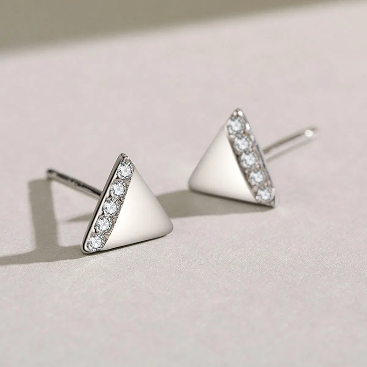 Pendientes de oro blanco de 18 quilates con moissanita, triángulo PT950, pendientes de platino