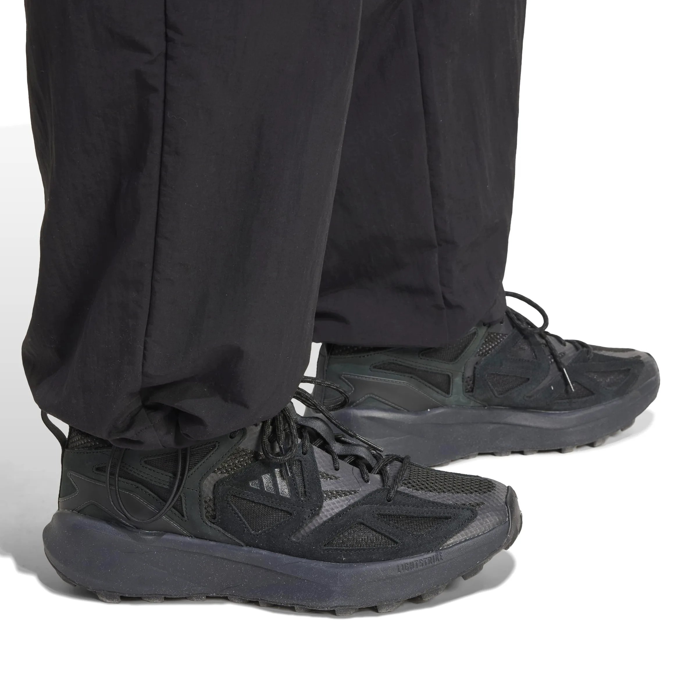 adidas Men's Pantalón técnico con Logotipo pequeño y Dobladillo Abierto Essential