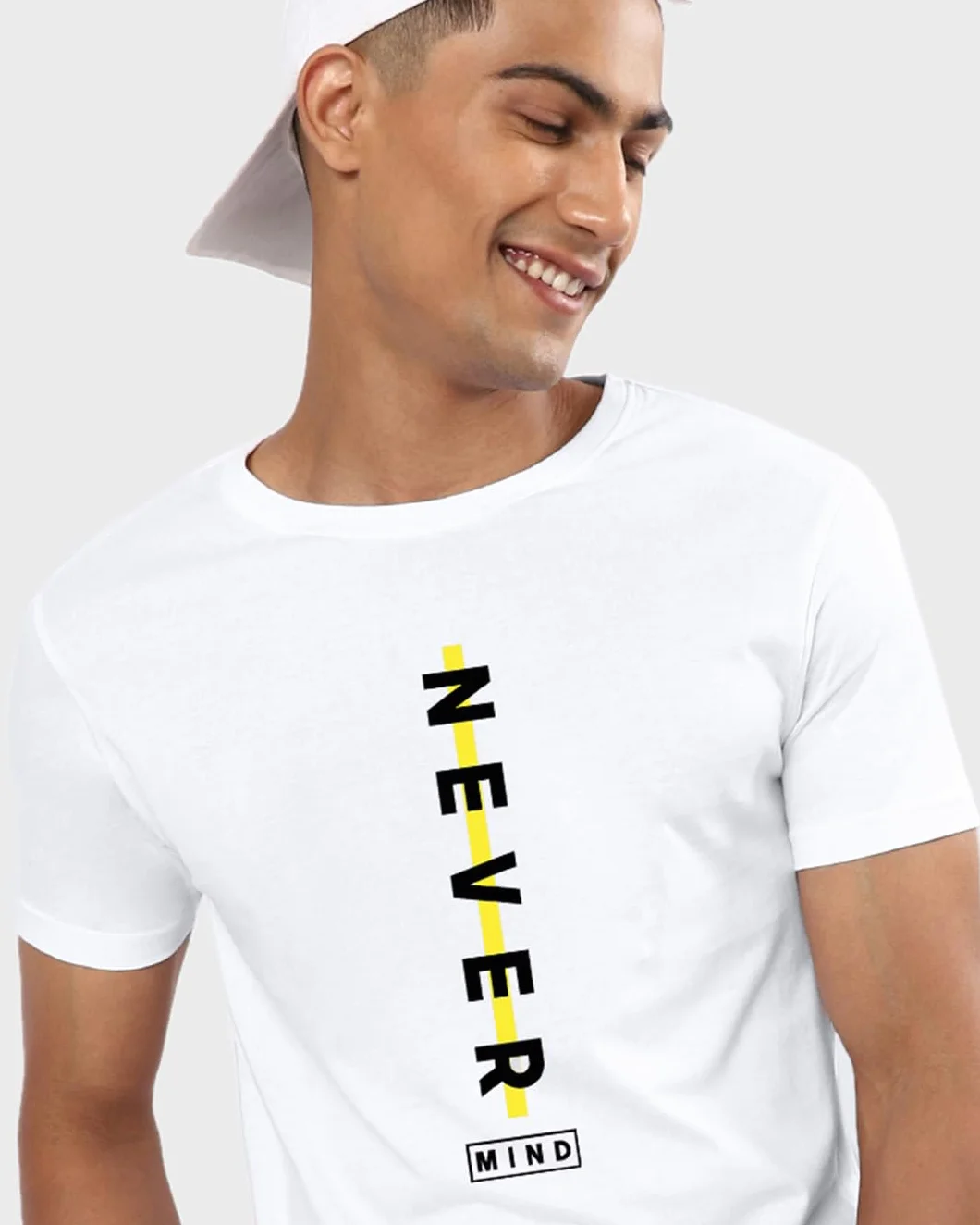 Bewakoof Camiseta estampada 100% algodón para hombre, ajuste regular, cuello redondo, media manga, blanco, 48