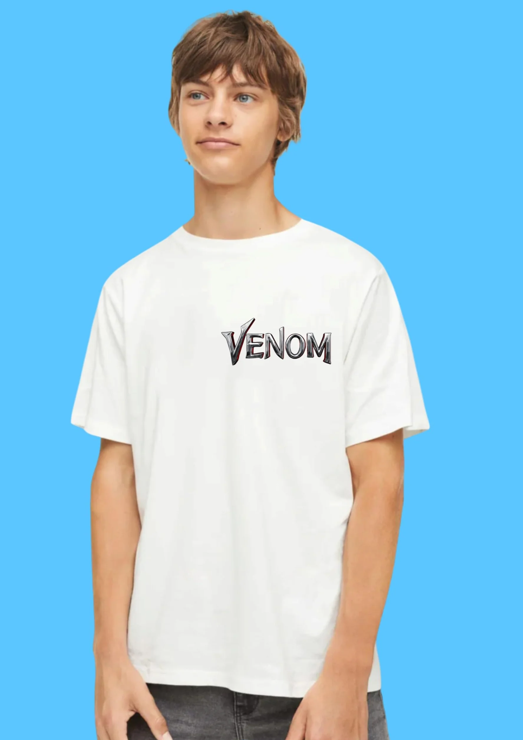 Uniplanet Store Camiseta de mezcla de algodón blanco para niños, cuello redondo, media manga, ajuste regular con estampado Venom Anime en la espalda, elegante camiseta casual para jóvenes fanáticos