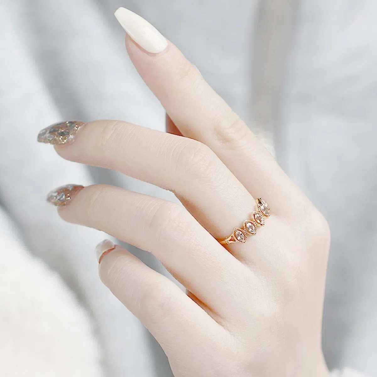 Par de anillos de oro de 9 K/14 K/18 K con topacio marquesa, forma media eternidad