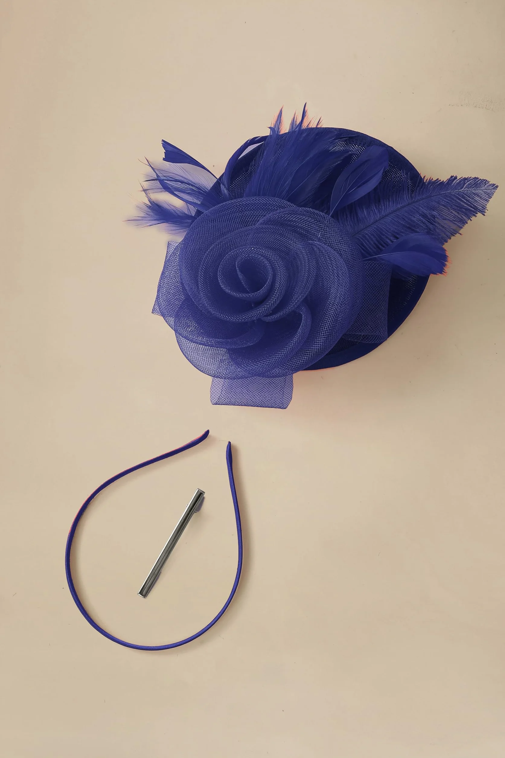 BABEYOND Tocado de mujer con plumas y flores de malla, elegante gorro con clip para el pelo para bodas, día de carrera de damas, fiesta de cóctel