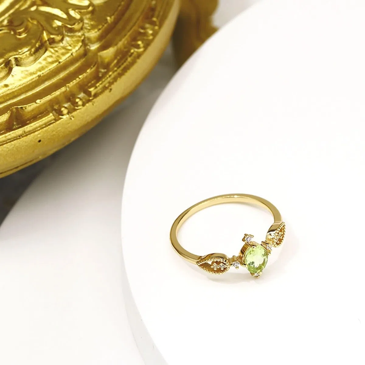 Alianzas de boda doradas de 9 K/14 K/18 K con forma ovalada, peridoto elegante, filigrana chic