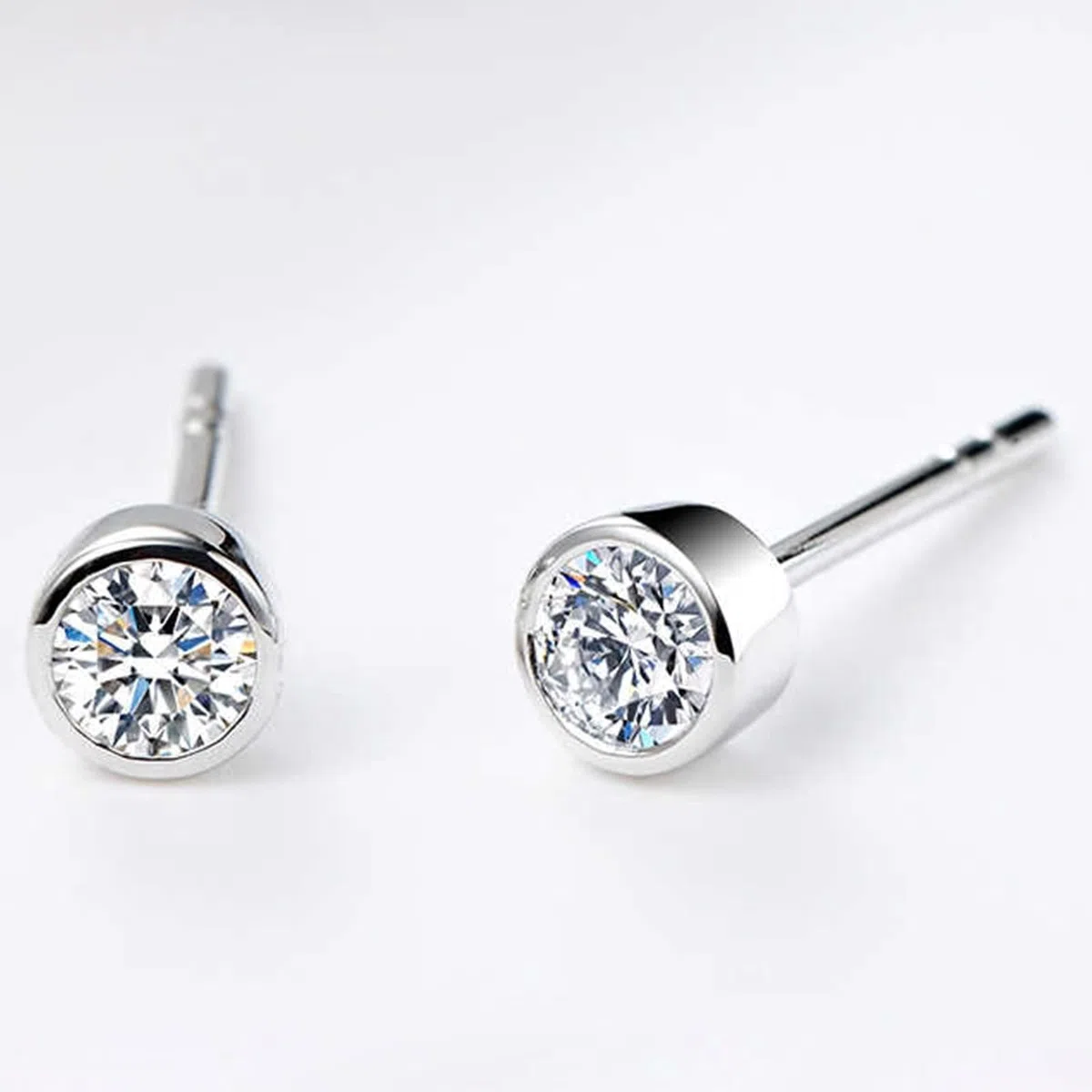 Pendientes de fiesta, aretes de tuerca para mujer, simples con diamantes de forma redonda, oro blanco de 9 quilates, 14 y 18 quilates