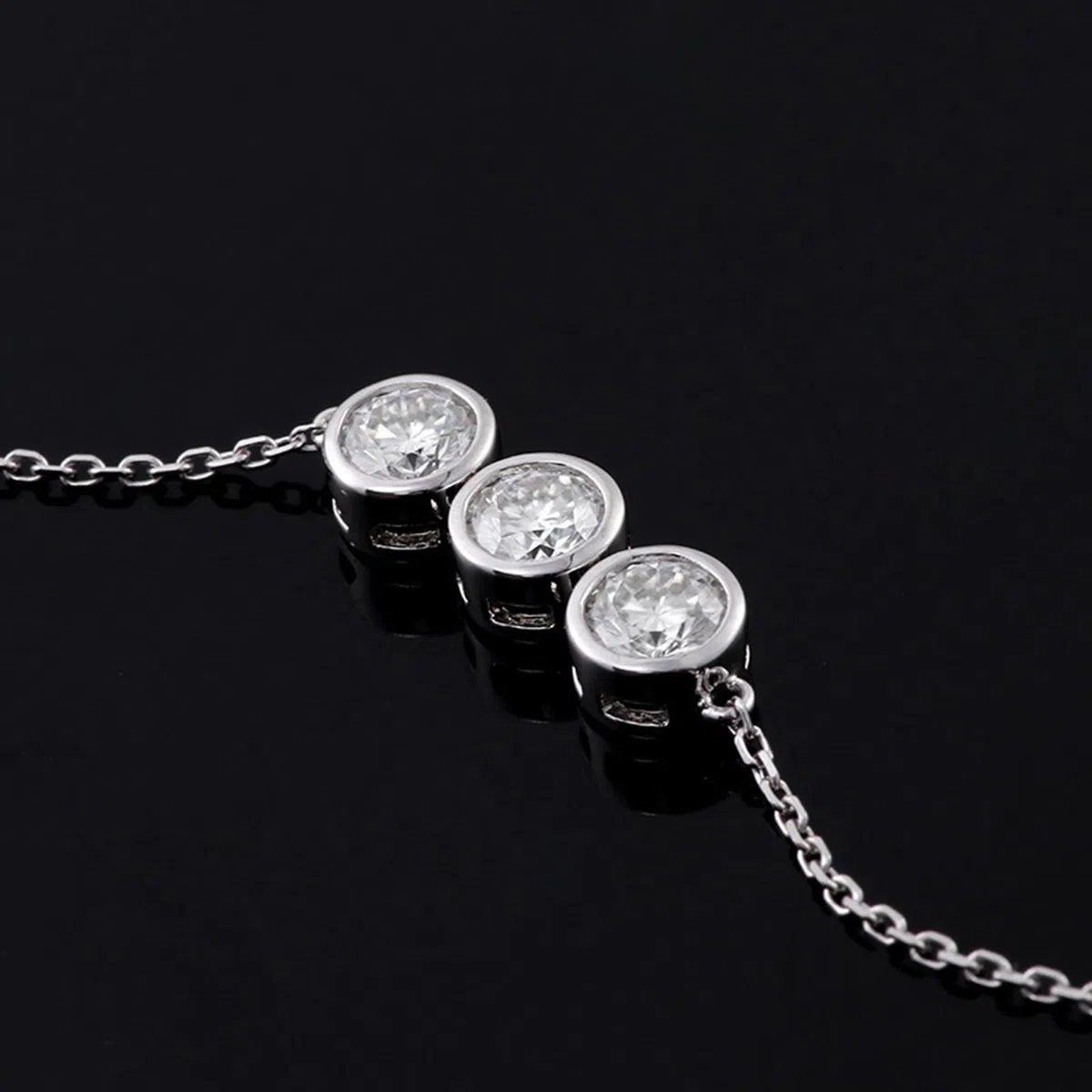 Pulsera de cadena de oro blanco para mujer con moissanita redonda de 4 mm