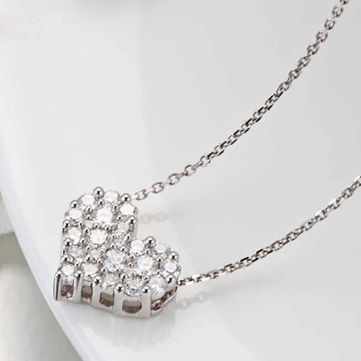 Collar de cadena de eslabones para mujer, collar con colgante de corazón de lujo con diamante redondo de 9 quilates, 14 quilates y 18 quilates de oro blanco