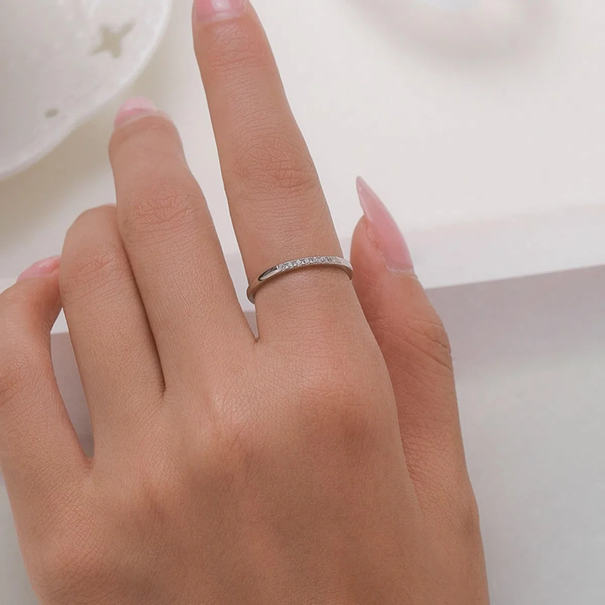 Moissanit Anillo de compromiso de oro blanco de 9 K/14 K, delicado anillo apilable fino de oro blanco Au 375/585 anillos de pareja joyas auténticas, tallas 47-62