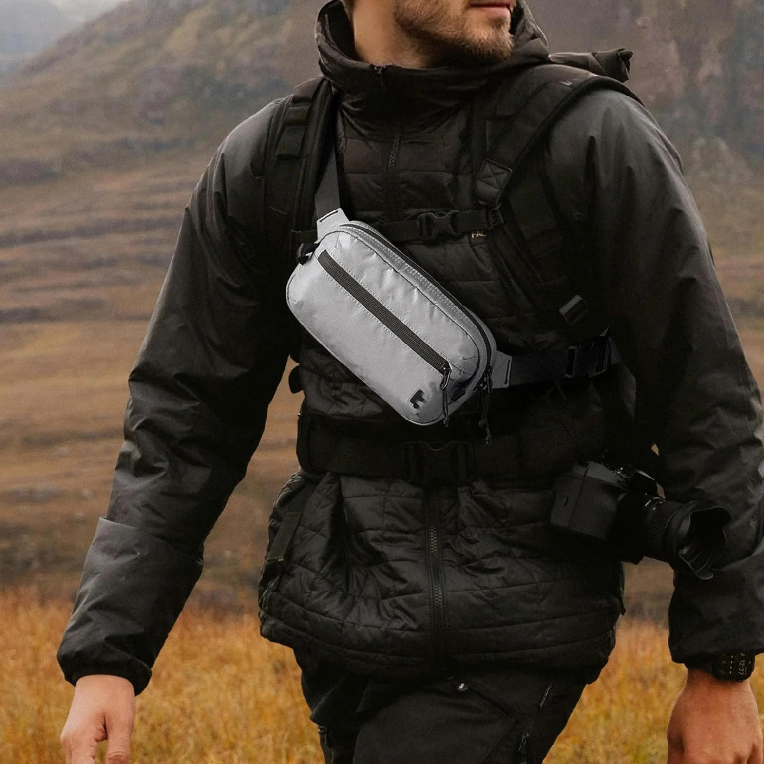 tomtoc 1,5 L Bolso Bandolera Sling Bag con Protección RFID, Riñonera Antirrobo Bolso Cruzado/Pecho Crossbody para Hombre y Mujer, Ligero y Resistente a Salpicaduras para Viajes y Uso Diario, Negra