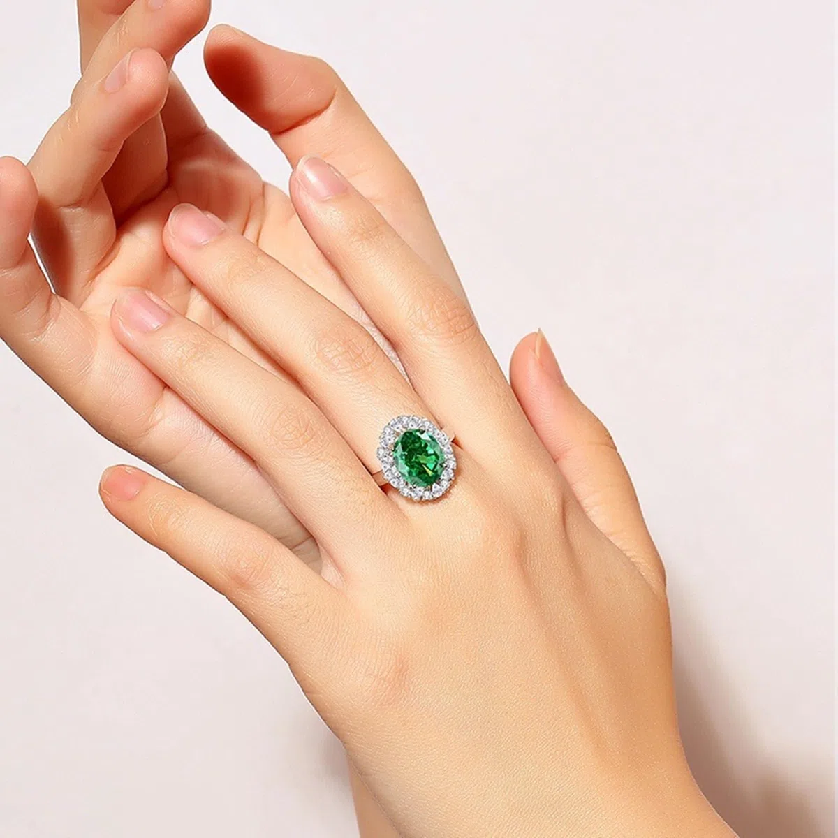 Anillo de oro blanco de zafiro creado, anillo de boda, elegante anillo de compromiso Halo con zafiro creado 5 ct