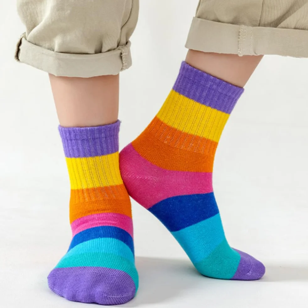 AKAMAS 5 pares de calcetines de ocio a rayas coloridos para niños y niñas, calcetines deportivos con patrón de rayas de arco iris para niños