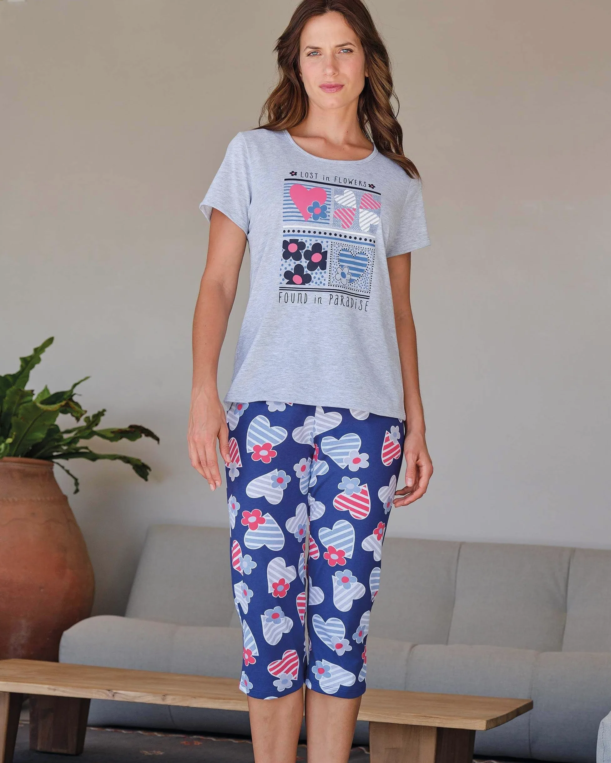 MASSANA Pijama de Mujer P261220, Manga Corta y Pantalón Pirata, Estampado Corazones y Flores, Algodón, Verano