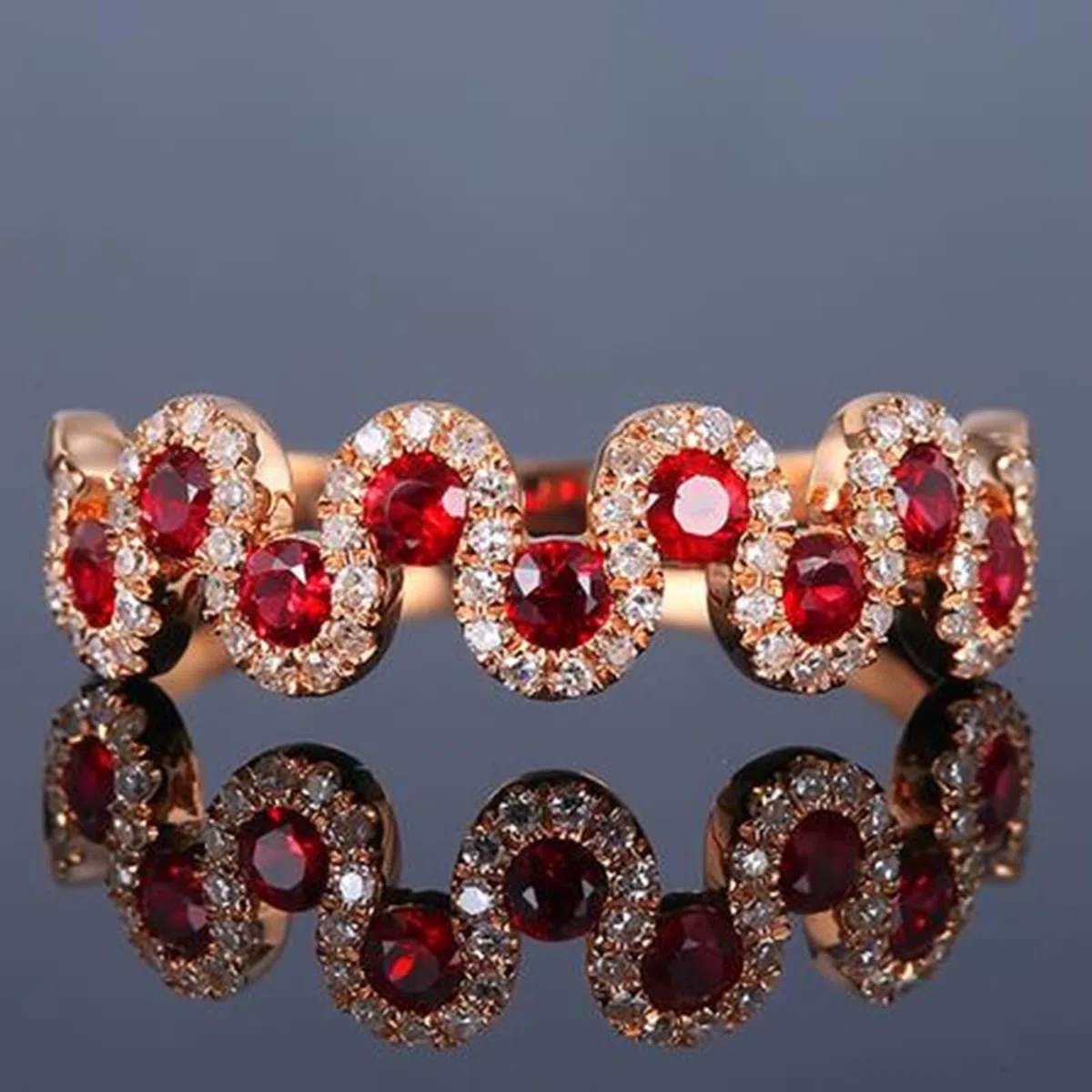 Anillo Alianza de Oro Rosa 9 Kilates / 14 Kilates / 18 Kilates Mujer, Redondo con Rubí Creado de 0.55ct y Moissanita, Anillos Matrimonio Mujer Oro Rosa