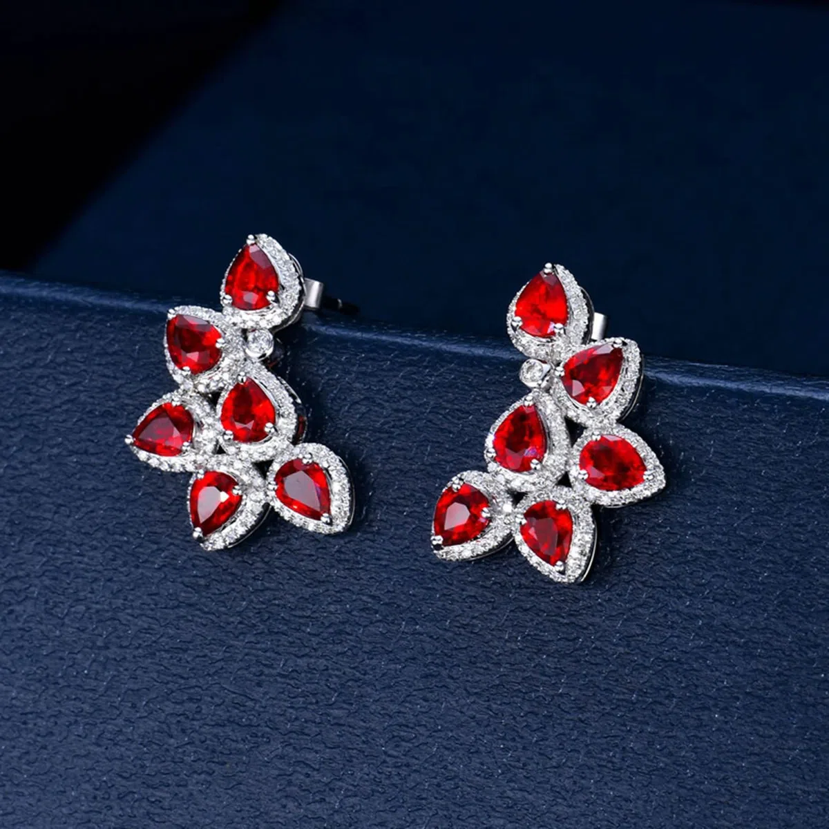 Pendientes Oro Blanco de 9 K / 14 K / 18 Kilates Mujer, Gota de Agua con Rubí Creado y Diamante, Pendientes de Mujer Plata Rojo