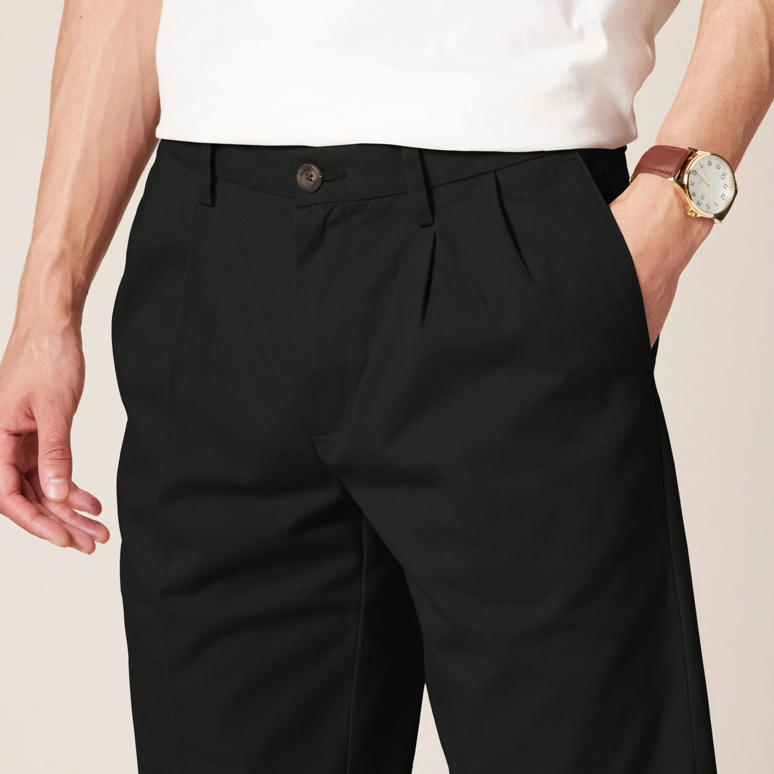 Amazon Essentials Pantalones de Estilo Chino, Plisados, ​​de Corte Clásico y Resistentes a las Arrugas (Disponibles en Tallas Grandes) Hombre