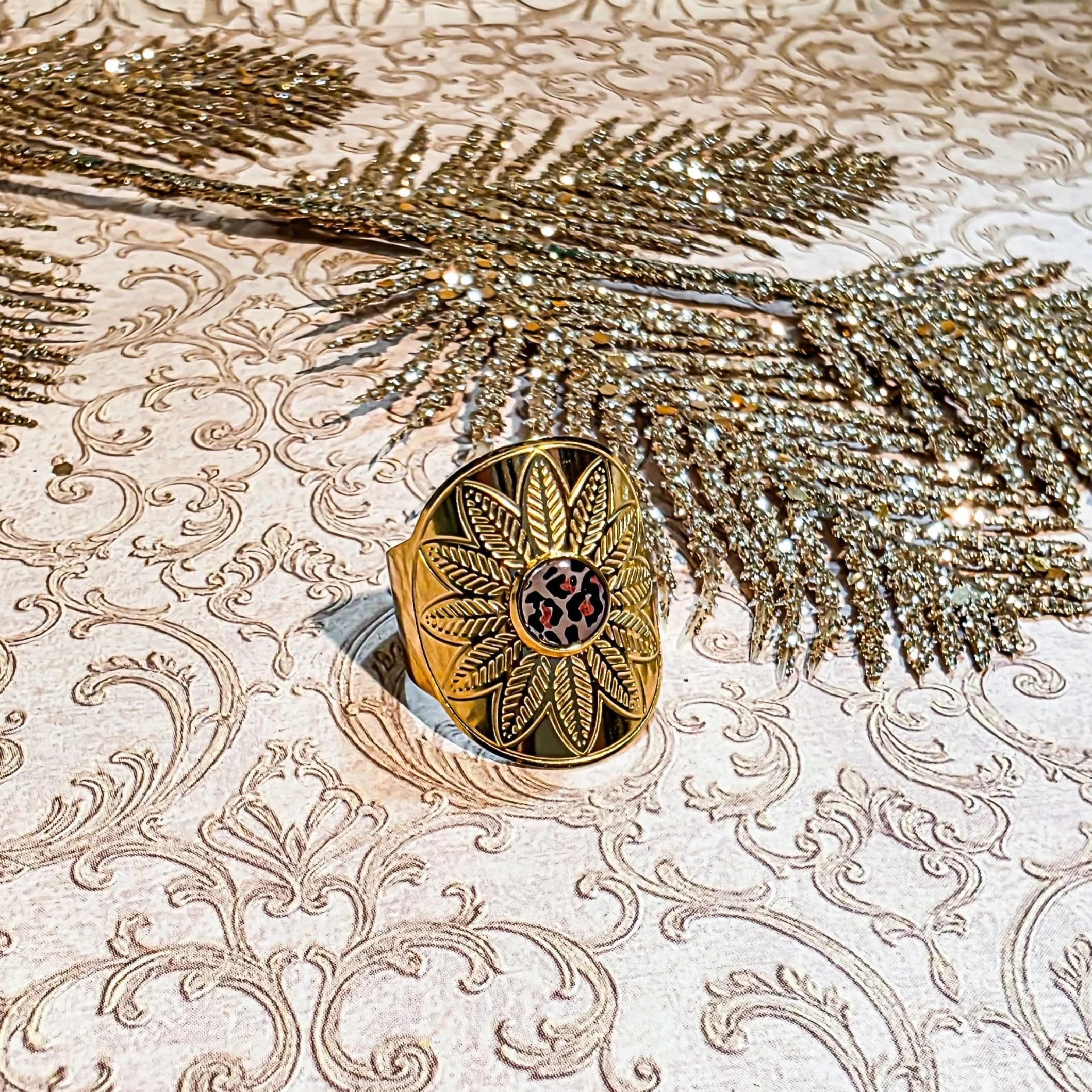 Lydée - Anillo ajustable étnico acero inoxidable dorado hecho a mano con diseño de leopardo
