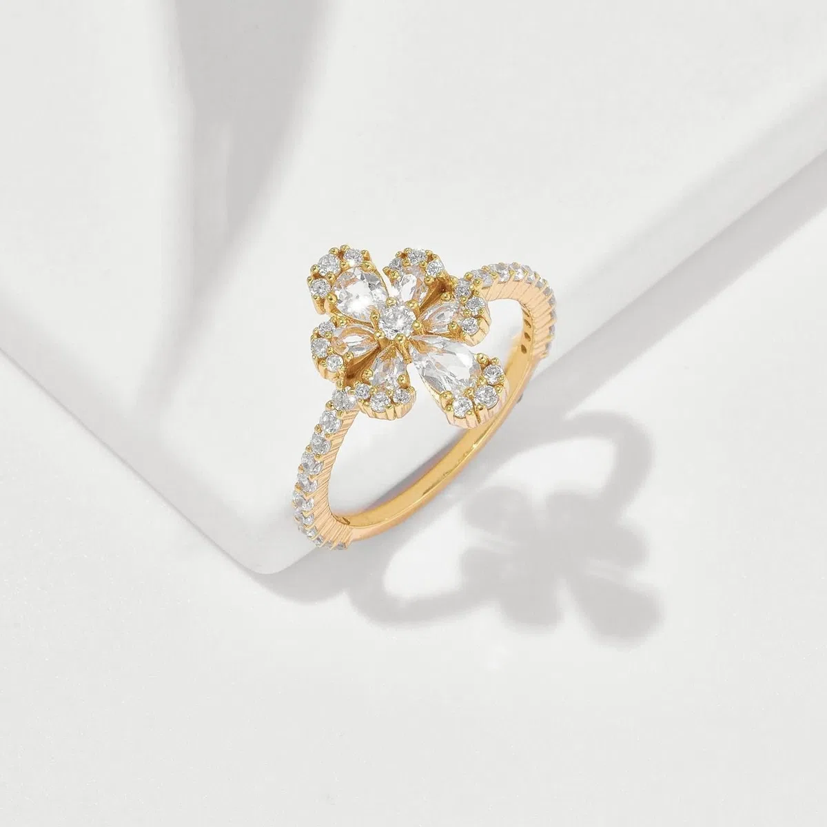 Anillo de boda Au 375/585/750 oro amarillo con gotas de topacio, forma de flor