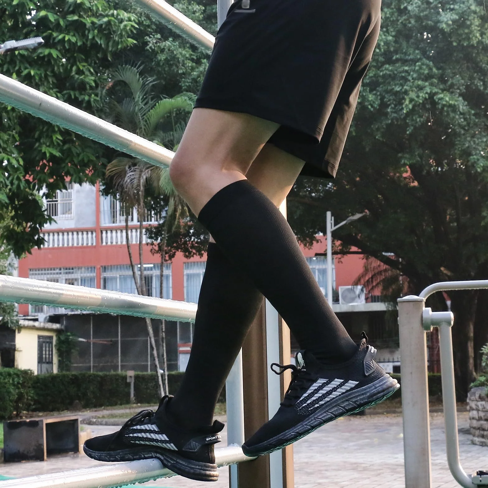 Medias de Compresión Deportivas Talla EU 40-45, Calcetines de Compresión Negros 15-25 mmHg para Vuelos, Correr y Viajes
