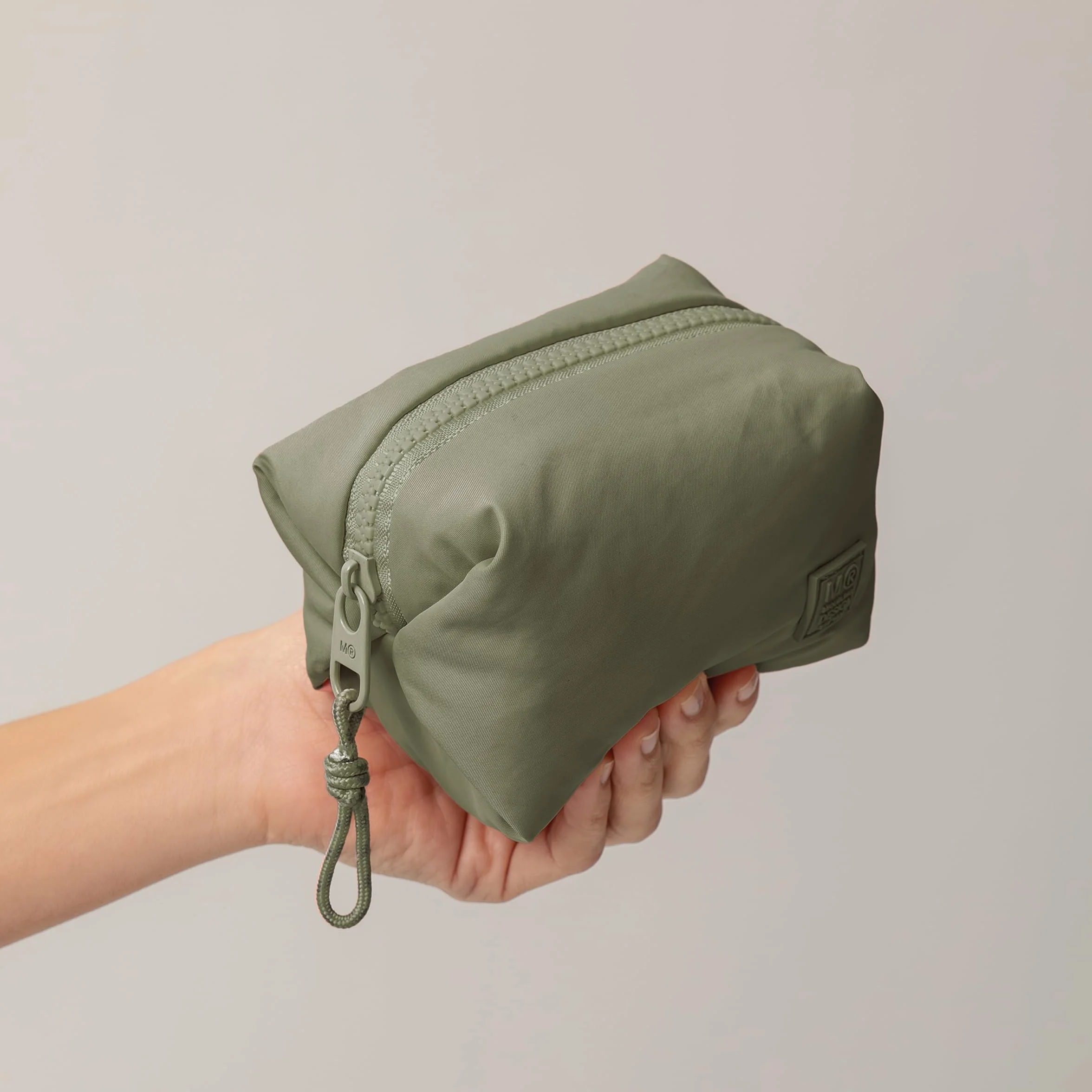 Miquelrius - Mini Neceser para cosméticos, Maquillaje o Accesorios, Portatodo Acolchado Repelente al Agua, Estuche Compacto de Viaje, Ligero y Resistente, 110 x 80 x 80 mm