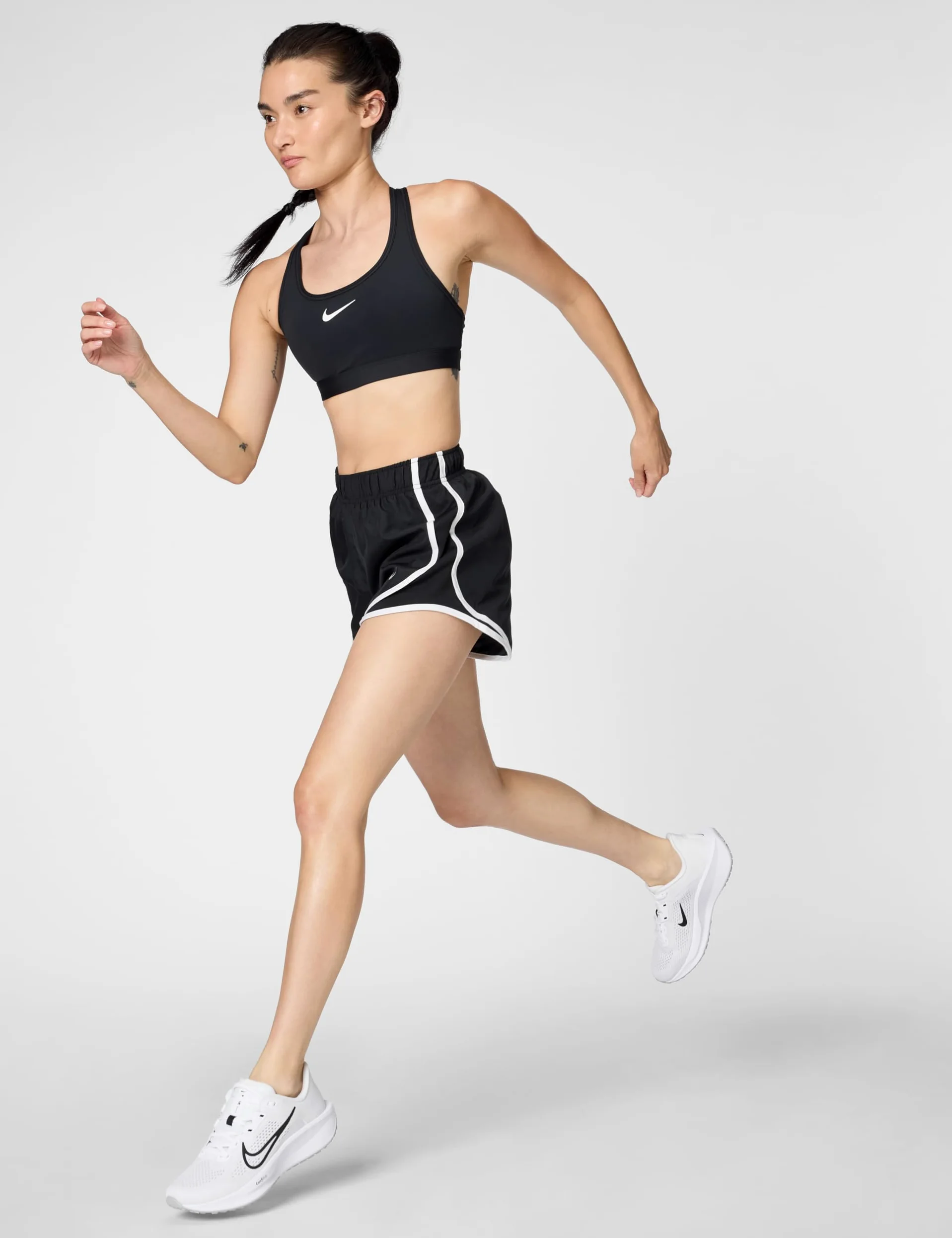 NIKE Women's Swoosh SPT Sports Bra (Pack of 1)
