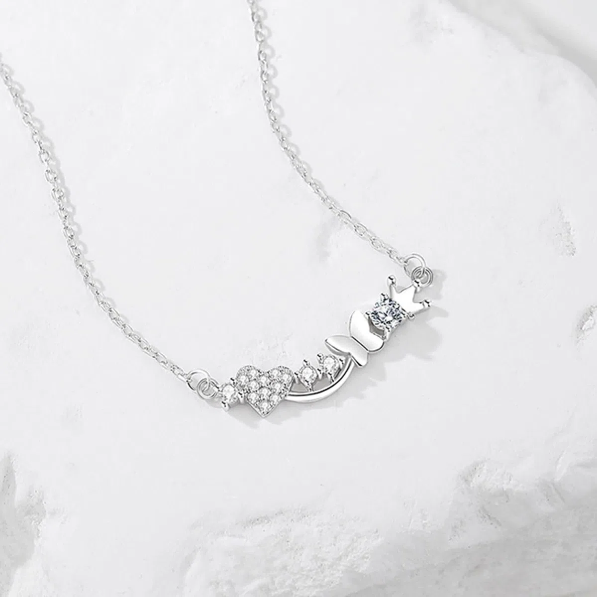 Collar con colgante para mujer, oro blanco de 9 quilates, 14 quilates, 18 quilates, corona de mariposa y corazón con moissanita, collar de plata para mujer de boda