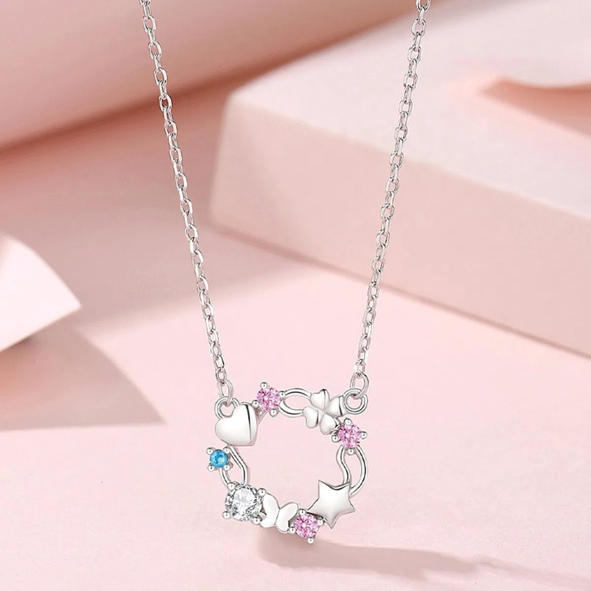 Collar con colgante de corazón para mujer, corona de trébol de mariposa, estrella, corazón, collar delicado para mujer, zafiro creado y topacio moissanita