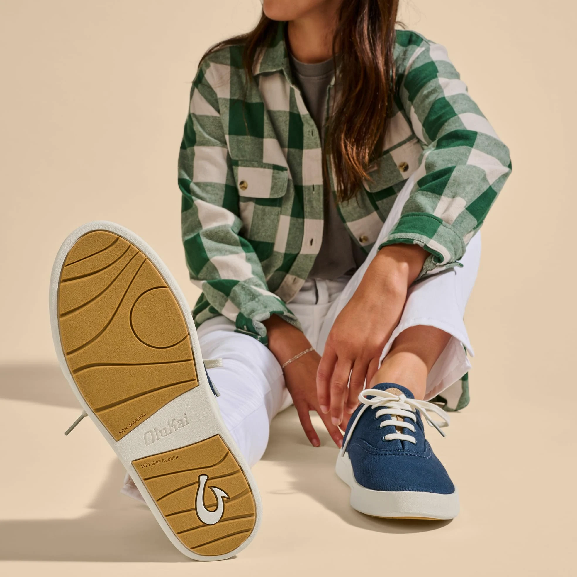 OLUKAI Kohu - Tenis de uso diario para mujer, lona ligera y diseño clásico de cordones, comodidad y apoyo durante todo el día, azul marino/azul marino, 38 EU