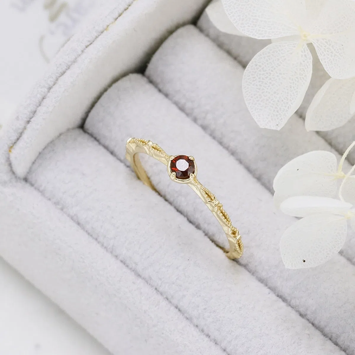 Anillo de compromiso auténtico de oro amarillo de 9 K/14 K/18 K con rubí rojo, forma clásica